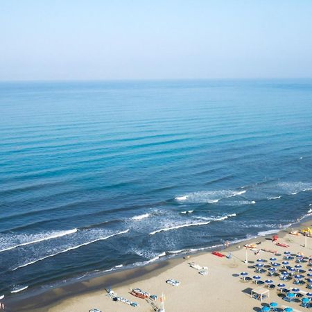 "Burlamacca" Luxury Apartment Viareggio Bagian luar foto