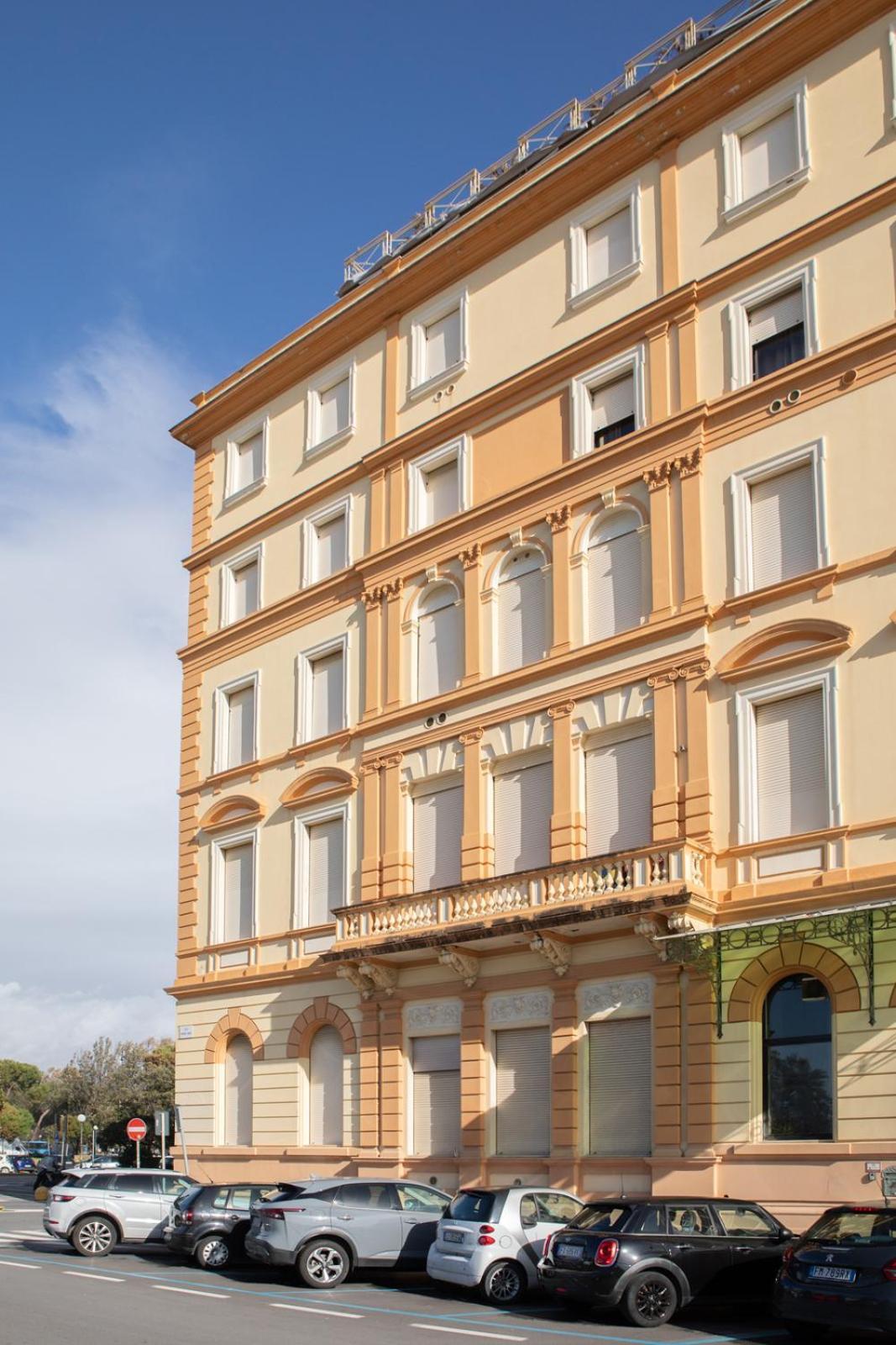 "Burlamacca" Luxury Apartment Viareggio Bagian luar foto